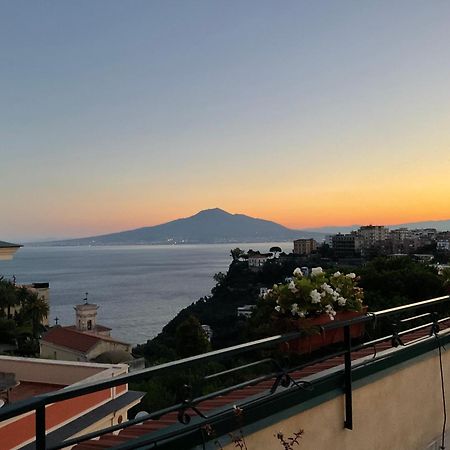 Vesuvio View Acomodação com café da manhã Vico Equense Exterior foto